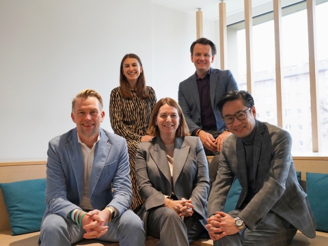 Daniel Müller, Co-CEO Motel One, Kerstin Winkelmann, Kerstin Winkelmann Passionate HR & People Leader at Motel One / Coach & Mentor  / Board Member, Daisuke Motoki, Vice President Corporate Relations, ISM, Ronja Massinger,  Manager People & Culture und Florian Droste,  Head of Sales B2B, ISM. Foto: Motel One