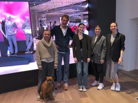 ISM-Kurs gewinnt praktischen Einblick in moderne Retail-Konzepte mit Magic Mirrors bei The Store Designers