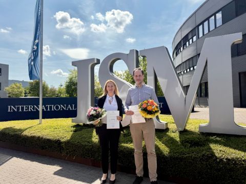 Prof. Dr. Audrey Mehn, neue Präsidentin an der ISM sowie Karsten Gardy, neuer Vizepräsident für Wirtschaft & Finanzen, freuen sich auf ihre neuen Aufgaben.