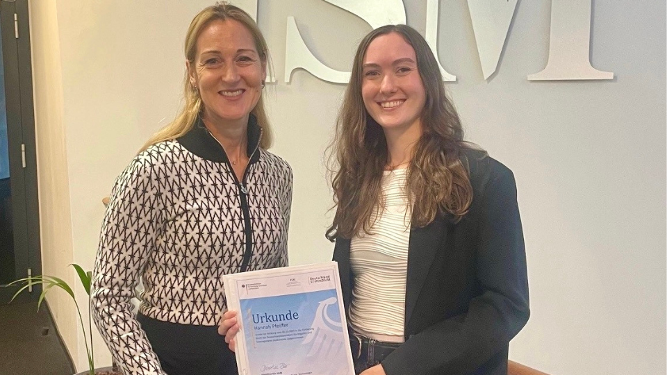ISM-Fernstudentin Hannah erhält das Deutschland-Stipendium
